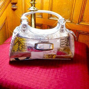 Ideal, Clean ~~~ HAND BAG ~~~ Zippered Top Closure